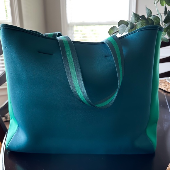 Summersalt Beach Tote - Teal & Green - Water-resistant, Neoprene - NEVER USED - Picture 3 of 8